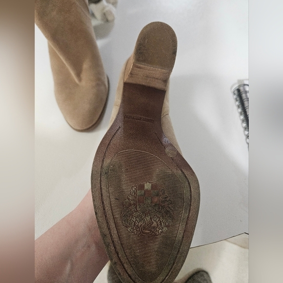 Vince Camuto Tan Suede Ankle Boots! - Picture 3 of 5